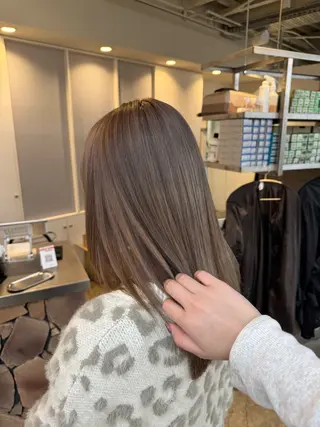 セミロング カラー fand / hinaのヘアスタイル