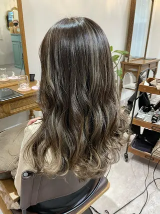 セミロング カラー Vivie.所属・新都心個室サロン/ 古波蔵美奈のヘアスタイル