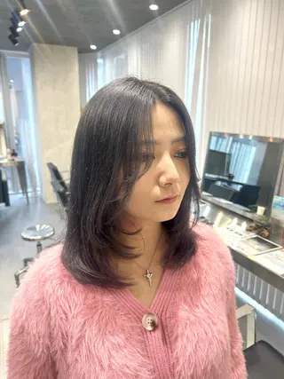 ミディアム あやめ🪽 オリーブ/ハイトーンのヘアスタイル