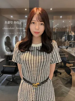 セミロング カラー 韓国🇰🇷レイヤー 映える顔周り🩷のヘアスタイル