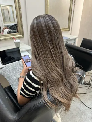 カラー ヒガシ サヨのヘアスタイル