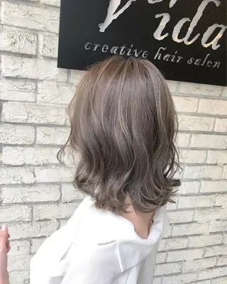 ミディアム ヤマグチ ヒカルのヘアスタイル