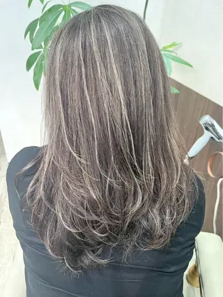セミロング ハイトーンカラー/ YUTAのヘアスタイル