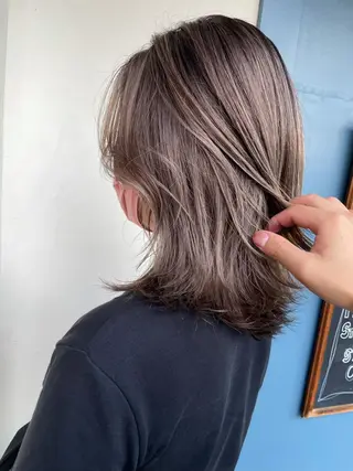ミディアム ブリーチ毛矯正.髪質 改善.髪にドラマをのヘアスタイル