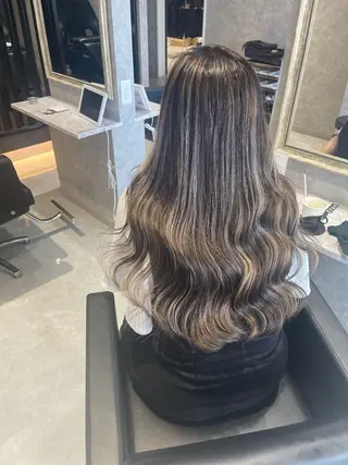 ロング ハイトーン ／ レイヤー/吉田陸斗のヘアスタイル