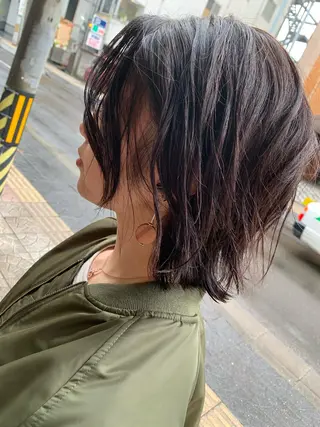 ミディアム カラー yoshi （髙橋）のヘアスタイル