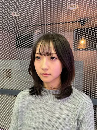 ミディアム 手塚 由佳のヘアスタイル