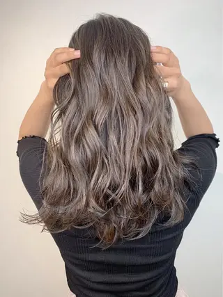 セミロング カラー _WHITE+ 南海難波店のヘアスタイル