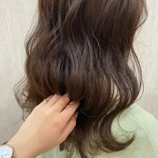 セミロング カラー 🫧透け感⋆艶髪💎 山口アヤカのヘアスタイル