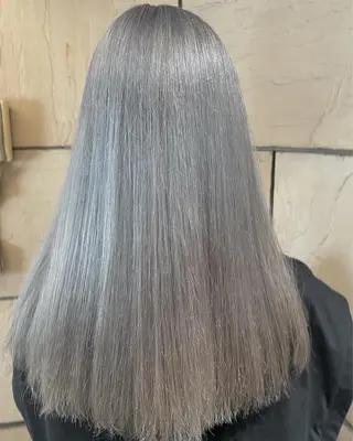 ロング 🦄艶カラー×韓国 NANA💎🐬のヘアスタイル