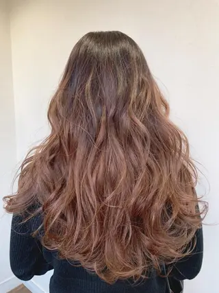 ロング カラー 塩崎 明菜のヘアスタイル