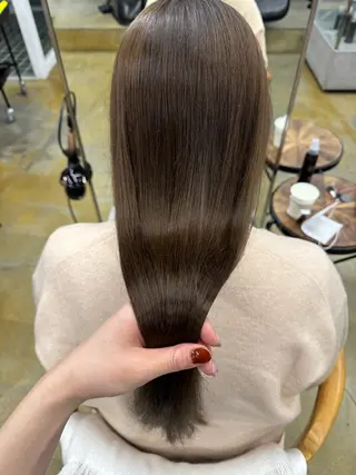 カラー maina/透明感 ベージュ/暖色カラーのヘアスタイル
