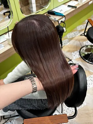 セミロング シオン/艶髪/ グレージュカラーのヘアスタイル