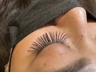 マツエク・マツパ TotalBeautysalonCURE所属・CURE 朱梨のネイルデザイン