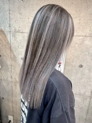 ロング 🔷ブリーチバレイヤ ージュ🔷飯野達也のヘアスタイル