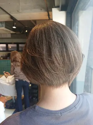 ショート alushe 岡 陽子のヘアスタイル