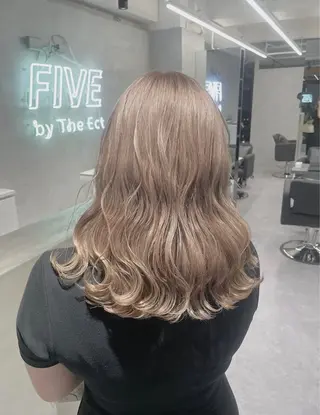 セミロング カラー FIVE Bunt@のヘアスタイル