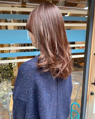 セミロング カラー あずまぐち めぐみのヘアスタイル