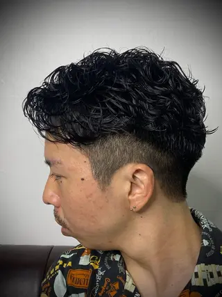 パーマ メンズ 柄﨑 比呂のヘアスタイル