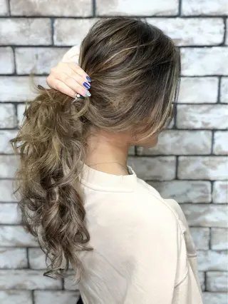 ミディアム カラー 西口徒歩20秒 寒色 カラーミディアムヘアのヘアスタイル