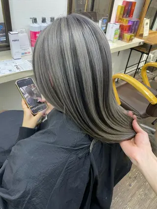 セミロング カラー ヒカ/外国人風 デザインカラーのヘアスタイル