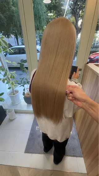 ロング カラー パーマ ブリーチ矯正💐 ミルクティー💐ナオのヘアスタイル