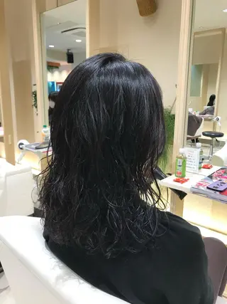セミロング カラー パーマ CYAN.矢場町店所属・三代 ゆりあのヘアスタイル