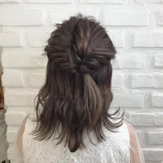 セミロング ヘアアレンジ 【暖色カラー特化】 中山由梨のヘアスタイル