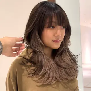 セミロング 岸本 理希のヘアスタイル