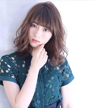 ミディアム ORO　飯田 早稀のヘアスタイル