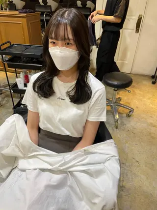 セミロング カラー MIOベージュカラー 柔らかいカラーのヘアスタイル