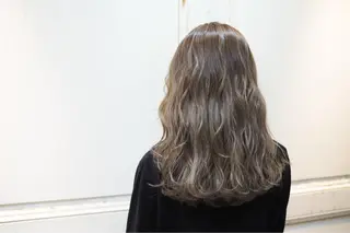セミロング カラー 難波 茜のヘアスタイル