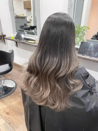 ロング _White広島所属・バレイヤージュ 隅中秀弥のヘアスタイル