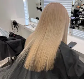 ロング カラー ヘアアレンジ 🩵ダメージレス艶感 ハイトーン🩷のヘアスタイル