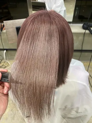 ミディアム 茜璃/ブリーチカラー /レイヤーカットのヘアスタイル