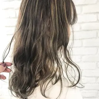 セミロング カラー 伊 杏のヘアスタイル