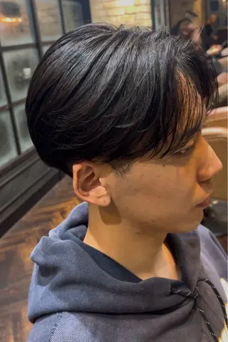 ショート モナン新宿所属・曲がる縮毛 メンズ 毛流れ 佐々木 優のヘアスタイル