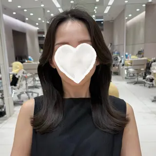 ミディアム 内田 志乃のヘアスタイル