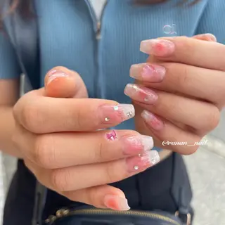 ネイル 𝓇𝒶𝓃𝒶𝓃 𝓃𝒶𝒾𝓁のネイルデザイン