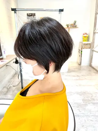 ショート esse大阪茶屋町店所属・レイヤーカット 新井田陽寿のヘアスタイル