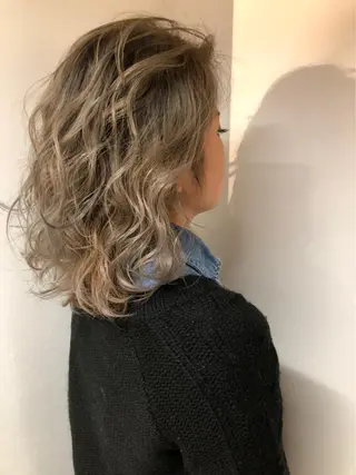 セミロング カラー hair  design Norm所属・ハイライトバレイヤー ジュ🎨川村聖吾🎨のヘアスタイル