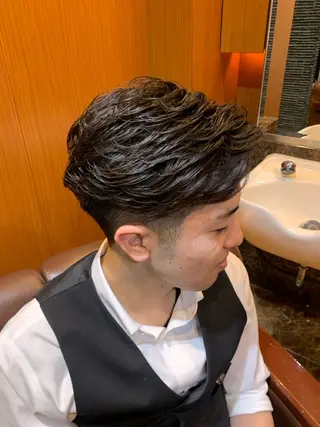 ミディアム パーマ メンズ ヘアモードキクチ銀座店所属・杉本 翔希のヘアスタイル