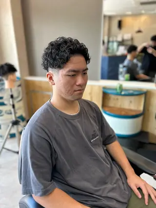 パーマ メンズ THEBARBER TEN所属・伊禮 海凪のヘアスタイル
