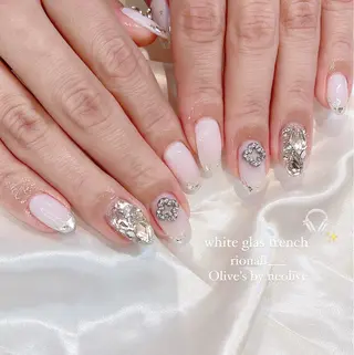 ネイル 𝘙𝘪𝘰𝘯𝘢 ...🕯🤍のネイルデザイン