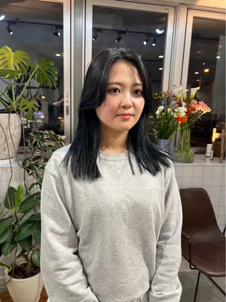 セミロング 【梅田カラーモデル】 ミコのヘアスタイル