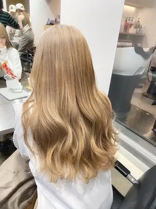 セミロング カラー SALOWIN新宿三丁目【サロウィン】所属・レイヤー🔶髪質改善 🔶透明感カラー青木のヘアスタイル