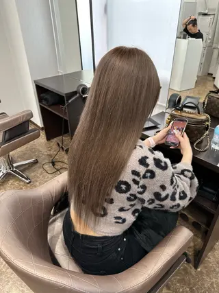 ロング TOMOMI /フロレゾンのヘアスタイル