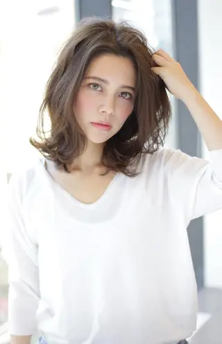 ミディアム neolive emのヘアスタイル