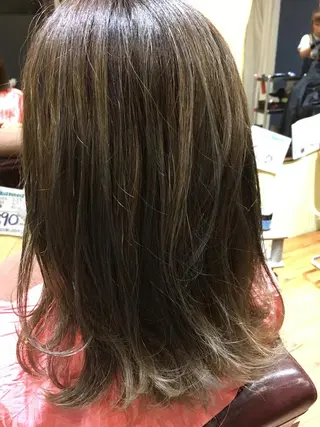 セミロング オオニシ アキラのヘアスタイル