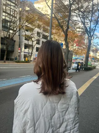 ミディアム まみ/暖色カラー /デザインカラーのヘアスタイル